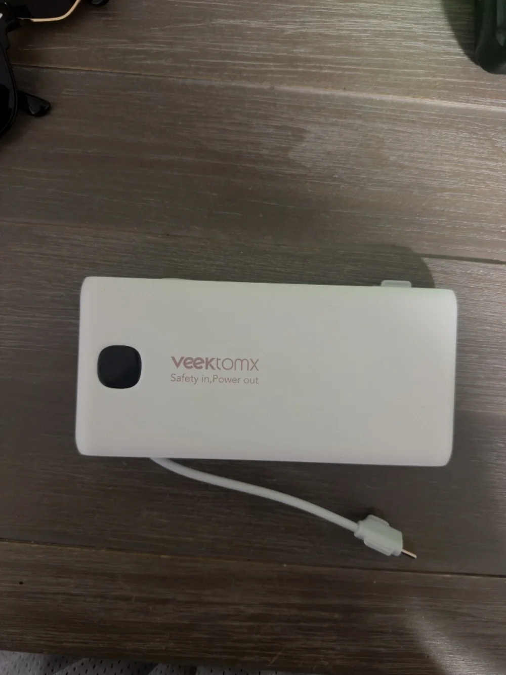 Veektomx portable charger - USBC and Lightning